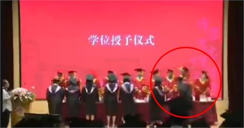 快新聞／遭指打復旦教授台生是他孫子　夏立言列「家庭背景」喊冤：在家也被雷打到