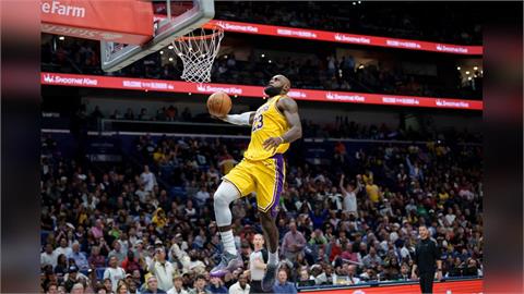 NBA(影)/這41歲?湖人詹皇大秀招牌「拉桿爆扣」豪取30分助隊奪3連勝
