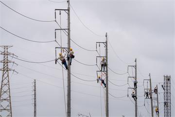 丹娜絲重創嘉義　蔡易餘致敬台電英雄影片感動數萬人