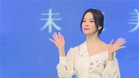 睽違7年來台！宋慧喬小心吃「給粉絲最美的樣子」　萌秀中文喊「餓死了」