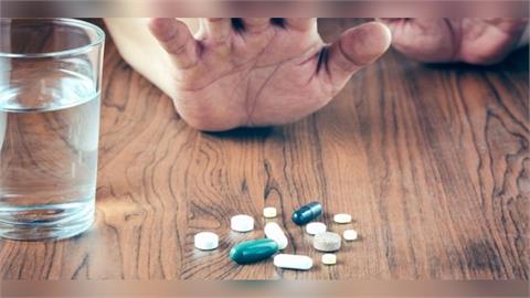 「國中兒不會吞藥」家長公審後龜縮不道歉！藥師聲明：醫療業不是服務業