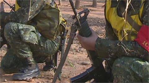 營區變賭場「爽玩拉霸」!2阿兵哥「遭憲兵抓包」敗壞軍紀下場慘了