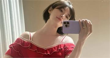 50歲長這樣！女作家曬「逆齡美照」　全場驚呼：好像20多歲