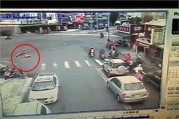 爛醉母騎車載2歲兒 自摔受傷