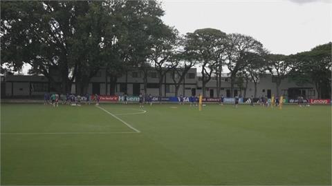 南韓網紅看球遭「拉眼角」歧視 無人機偷拍韓國隊訓練