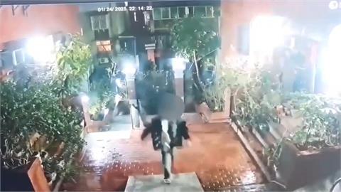 台北中古車商遭人持刀刺臀　凶嫌遭逮供稱「收錢辦事」