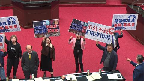 藍白會期最後日強過爭議法案 綠怒轟:國會史上最黑暗一天