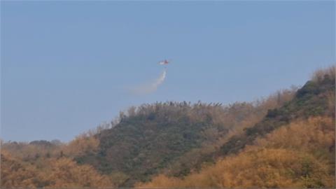 快新聞／美濃公墓野火燒月光山2公頃　空勤總隊再出動灌救