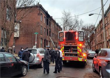 快新聞／費城公寓惡火釀12死　調查結果出爐：5歲男童用打火機點燃耶誕樹