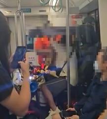 身障男搭高捷出車廂喊「借過」　壯碩哥理智線斷裂暴怒狂扁他