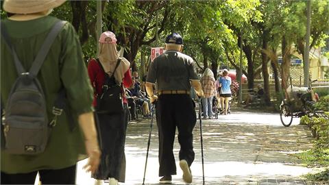 藍白通過65歲以上免健保費！　石崇良曝失眠：憂心健保未來