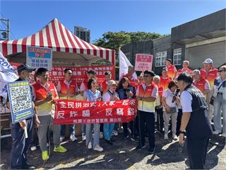 楊梅警結合扶輪社捐血活動宣導 強化民眾防詐、交安觀念