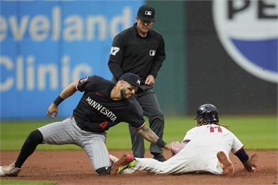 MLB(影)/守護者重砲能跑又能打創隊史新紀錄! 幫助球隊延長賽擊敗雙城