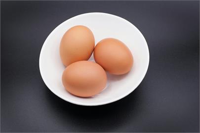 雞蛋要用水清洗？毒理專家解答「3情況」恐細菌感染！