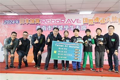 臺南學子RoboRAVE國際機器人大賽獲28獎 黃偉哲：科技教育紮根有成