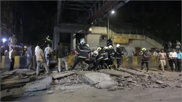 驚！印度孟買天橋崩塌 釀5死36傷