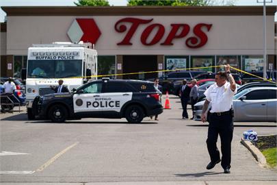 快新聞／水牛城超市槍擊案10死3傷　警方：嫌犯曾遭拘留接受心理評估