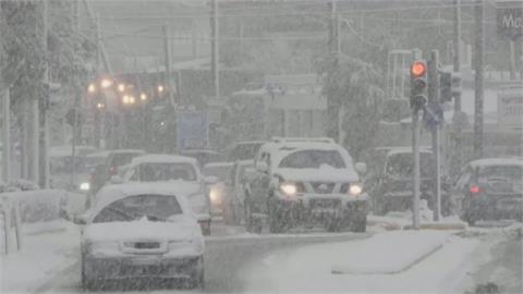 暴風雪襲南歐！伊斯坦堡機場倉庫被大雪壓垮