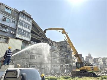 台中清水區大樓部分倒塌　市府清除塌陷物估3天完成