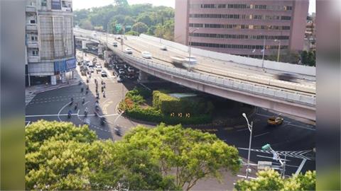 快新聞/蔣不聽!台北市府13日凌晨開拆公館圓環 民團號召「走讀」守環
