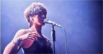 信巡演飆唱〈死了都要愛〉3度破音　遭酸「人老幹什麼都心酸」霸氣回應