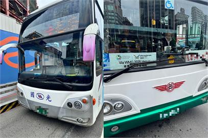 快新聞／交通一度大打結！　北車前「客運擦撞公車」畫面曝光