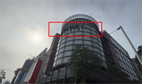台中新光百貨高樓帷幕限今日移除　都發局：否則開罰！