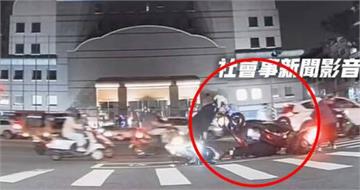 高雄三民騎士右切待轉區釀3車連環撞　男被噴飛又遭機車重壓倒地