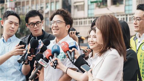 快新聞／法律網紅震怒！轟蔣萬安問A答B「當市民白X」　沈伯洋有同感