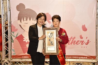 84歲蕭梨阿嬤獲頒模範母親　兒子是「亞洲天王」大明星