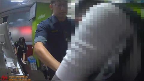 悚! 台中男子"持4把刀"赴廟拜拜遭逮 黑歷史遭起底