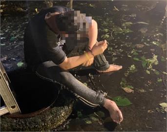 快新聞／為了躲避警方！通緝犯竟跳進化糞池　傻眼畫面曝光