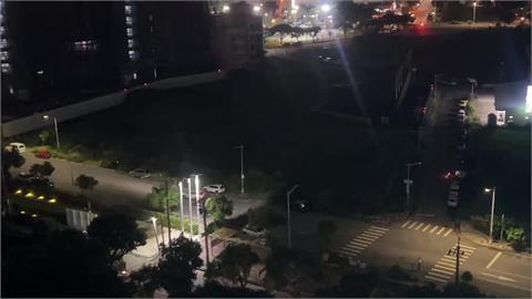 台中洲際球場重劃區路燈狂閃　網友：好兄弟開轟趴？
