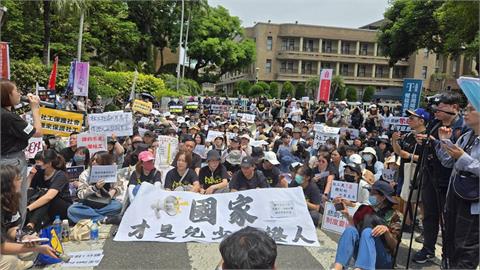 快新聞／社工走上街頭！怒吼「助人者非刑法保證人」 衛福部：檢討兒少收出養制度