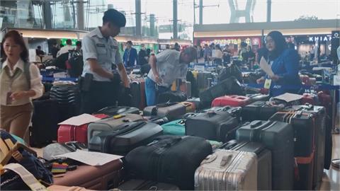 曼谷淹大水！地勤上不了班　數千件行李塞爆機場