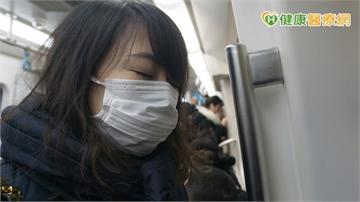 30歲女搭捷運突感天旋地轉！中醫揭前庭性偏頭痛2原因　按摩3穴位助舒緩
