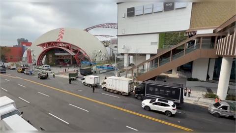 台中漢神百貨未開幕就塞車　進貨貨車大排長龍「癱瘓交通」