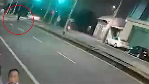 走斑馬線卻闖紅燈　老翁遭撞噴飛數十公尺身亡