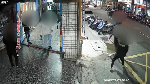 新莊男背債不滿無法預支款項　街頭「持菜刀追砍」兩人受傷