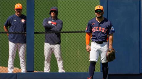 MLB(影)／你沒看錯！太空人明星二壘手「阿土伯」生涯首度移防左外野