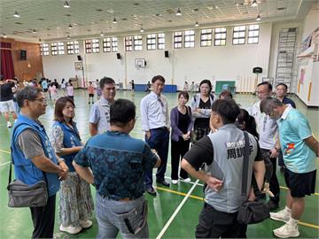 快新聞／活動中心沒空調！頭份國小畢典連2年校外辦　沈發惠爭經費助更新