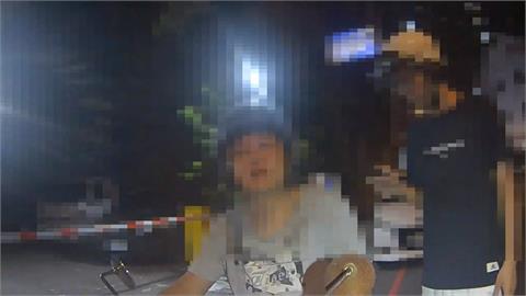 未扣安全帽遭盤查！　中壢雙載男激動推警叫囂