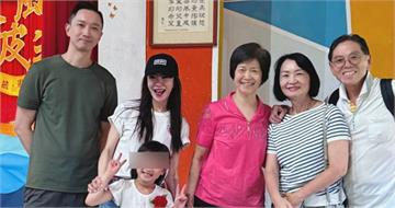 楊千霈離婚後罕「同框前夫」　愛女畢業典禮上淚流不止
