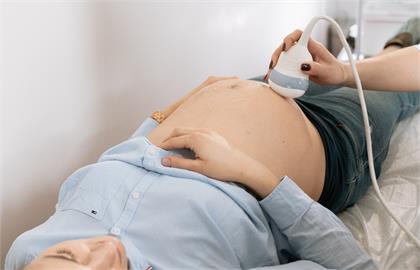 女網友私訊狂問「這樣有懷孕？」婦產醫1圖神解　網驚：太準了！