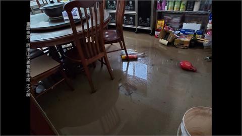 嘉義梅山豪雨狂炸「泥水淹民宅」　鍋碗瓢盆全被「沖出來」