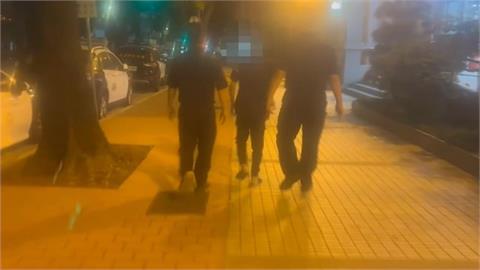 掛註銷牌拒撿連撞5車　駕駛、乘客棄車徒步逃逸