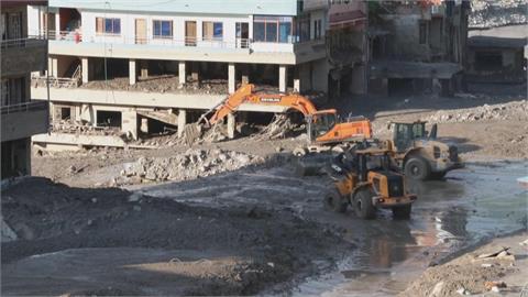 尼泊爾土石流續搜救　近400人罹難、逾1400人仍失聯