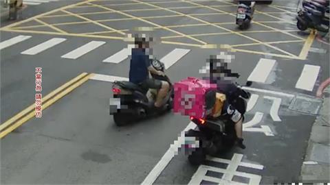 不滿被按喇叭　騎士攔車、飆罵不雅字眼挨告強制罪