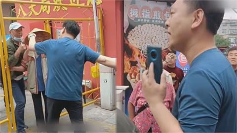 中國遊客擋社區出入口「被警衛趕還不聽勸」　囂張喊：要是有錢想來就來