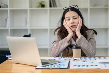 頭銜再耀眼也填不滿空虛 4個越活越孤單的升職真相
